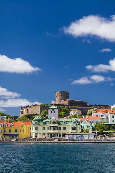 Bibikow, Walter 아티스트의 Sweden-Bohuslan-Marstrand-island town view with the 17th century Carlsten fortress작품입니다.
